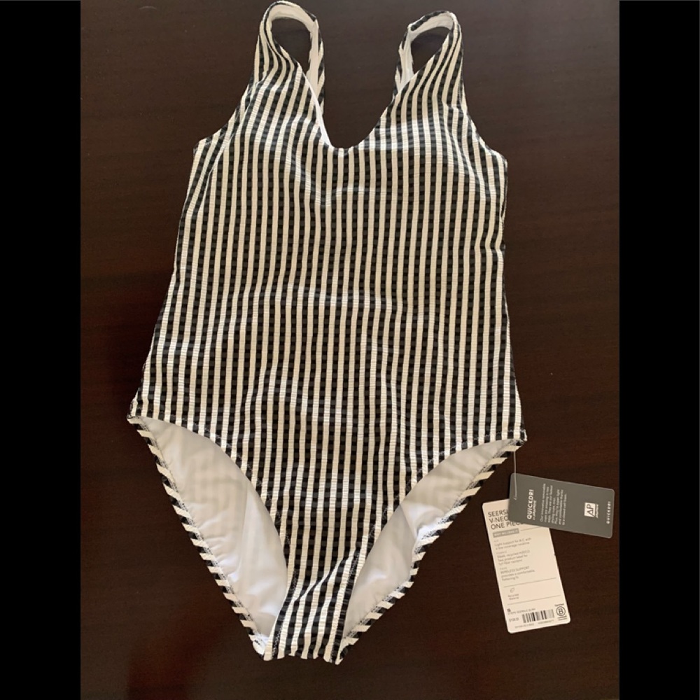 New Athleta seersucker V-neck one piece swimsuit